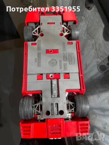 Ретро модел на Ferrari F 40 1/18, снимка 13 - Колекции - 54199022