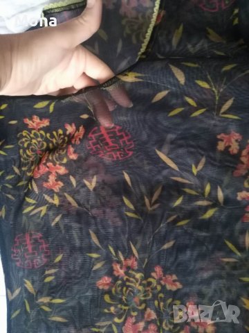 Сатенен панталон, прозрачна блузка и тениска, снимка 2 - Панталони - 38768205