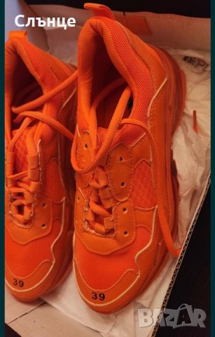 Маратонки оранжеви