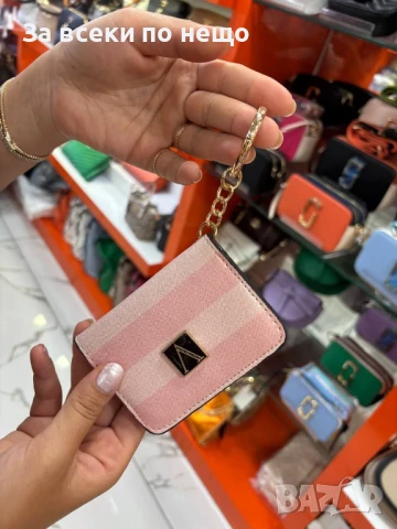 Victoria's Secret Визитник За Карти С Ключодържател Виктория Сикрет - Различни Цветове Код E744, снимка 6 - Портфейли, портмонета - 51293345