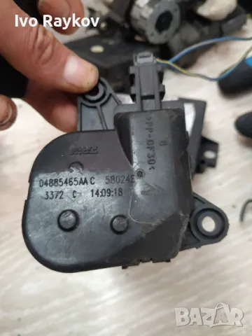 Моторче клапи парно Dodge Chrysler 04885465AA, снимка 3 - Части - 49691113