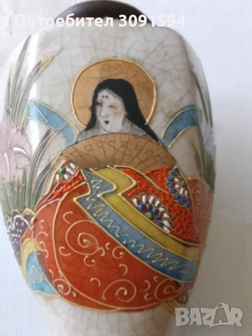 Порцеланова японска ваза с напукан ефект и рисувана със 24 каратово злато  , снимка 3 - Антикварни и старинни предмети - 51906443