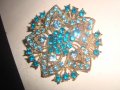 БРОШКА с ИНКРУСТИРАНИ СИНИ ФАСЕТИРАНИ КРИСТАЛИ МНОГО ЕФЕКТНА 16635, снимка 11