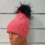 Нова зимна дамска шапка в цвят корал с шарен помпон/пух, снимка 1 - Шапки - 35479338
