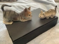Фигурки на котки порцелан  отличен състояние цена за 2 броя, снимка 1