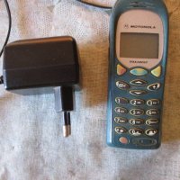Джи Ес Ем "Моторола" със зарядно устройство, снимка 1 - Motorola - 33701443