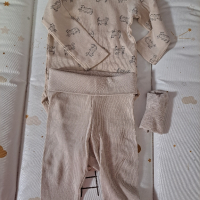 Боди с панталон, снимка 1 - Комплекти за бебе - 44589808