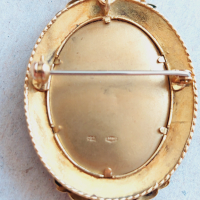 Уникално красив златен медальон злато 750 с емайл поставени три брилянта и два рубина, снимка 8 - Колиета, медальони, синджири - 44808194