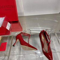 Valentino (реплика) 64, снимка 1 - Дамски обувки на ток - 44518331