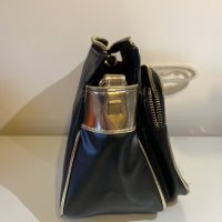 Нова чанта Versace Parfums crossbody bag, оригинал, снимка 7 - Чанти - 31333172