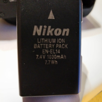 Nikon P7700,зарядно, батерия, карта,кабел и чанта, снимка 4 - Фотоапарати - 44524803