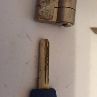 Патронник с ямков секретен ключ 62 мм равностранен, снимка 3 - Входни врати - 35010743