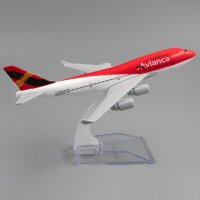 Боинг 747 самолет модел макет Avianca метален B747 пътници полет лайнер презокеански, снимка 1 - Колекции - 42897652