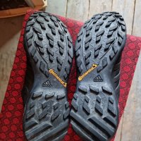 Високачесвени маратонки Adidas terex 44 номер , снимка 5 - Спортни обувки - 37223897