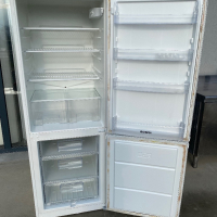 Хладилник с фризер Bosch 175 см, снимка 1 - Хладилници - 44637962