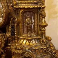 Масивен бронзов механичен часовник с два свещника петици, снимка 4 - Декорация за дома - 38791362