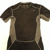 Черна маркова оригинална тениска Nike , спортна , със сиви дишащи сегменти. , снимка 3 - Тениски - 37476382