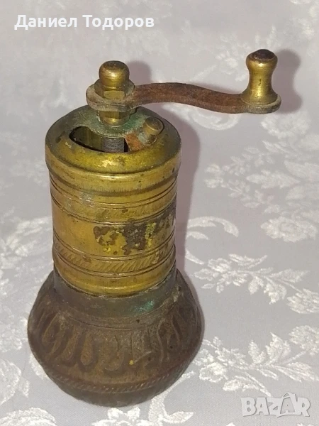 Стара бронзова мелница за кафе и подправки , снимка 1