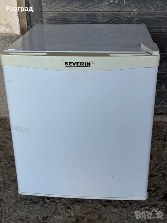 Малък вертикален фризер, снимка 1