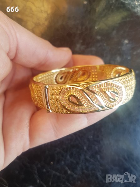 Гривна, снимка 1