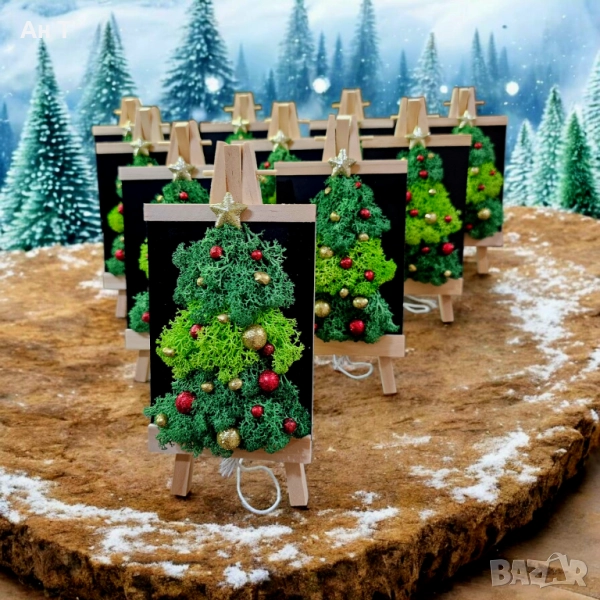 Мини Елха на дървен статив със скандинавски мъх, снимка 1
