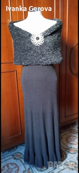 комплект от трикотажна рокля и наметка с брошка, снимка 1