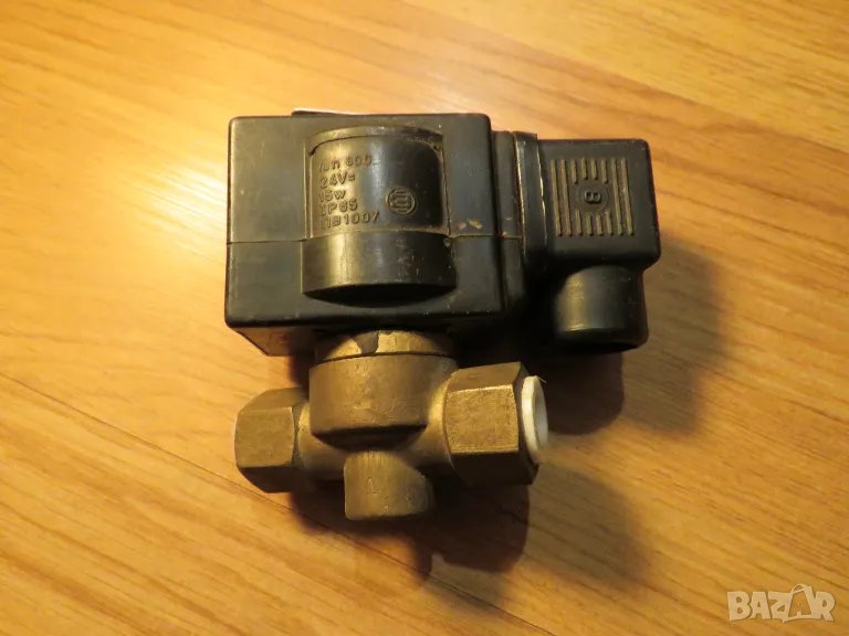 Български електромагнет вентил 1/4 захранване  24 волта право  15 вата ЗИТА -Русе., снимка 1