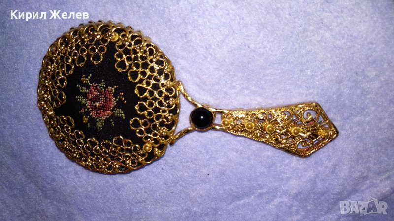 СТАРА БРОНЗОВА с ПОЗЛАТА и ВЕЗАН ТЕКСТИЛ ФИЛИГРАННА РАМКА от РЕТРО АР ДЕКО ДАМСКО ОГЛЕДАЛЦЕ 32236, снимка 1