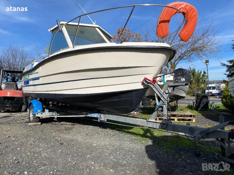 Моторна яхта, снимка 1