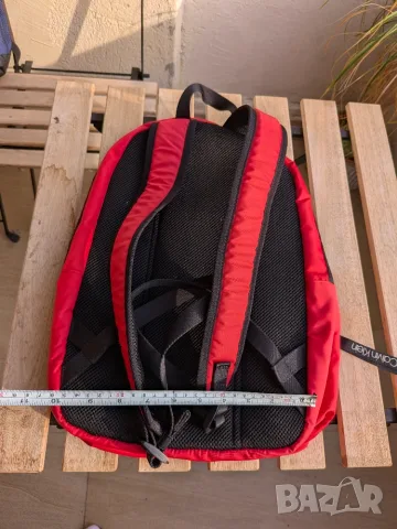 Calvin Klein New York червена раница 42 см x 25 см, снимка 4 - Раници - 56156338