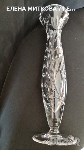 Висока кристална ваза с дълбока ръчна гравюра, снимка 3 - Вази - 51967518