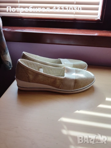 Златисти спортни балеринки Laura Torelii , снимка 2 - Маратонки - 53808429