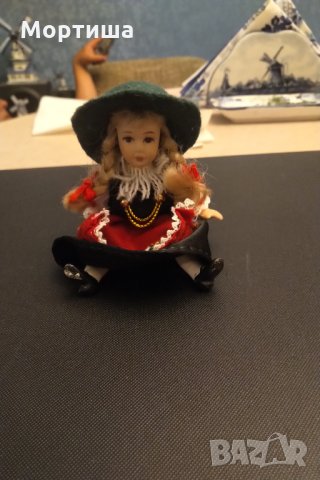 Колекционерска изцяло порцеланова кукличка , снимка 3 - Колекции - 29581680