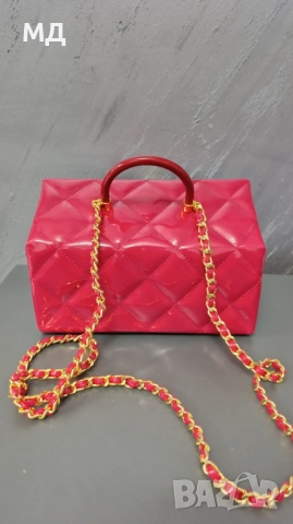Channel нова малка чанта червена, снимка 2 - Чанти - 52311592