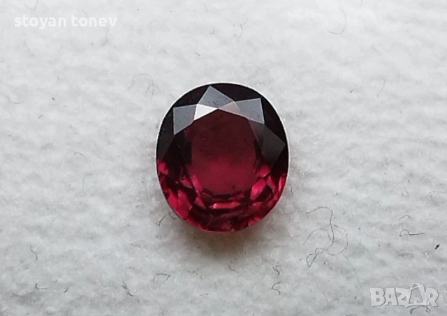 Естествен рубин с лилавеещо червено и тегло 0.85кт! Сертификат! Нов!