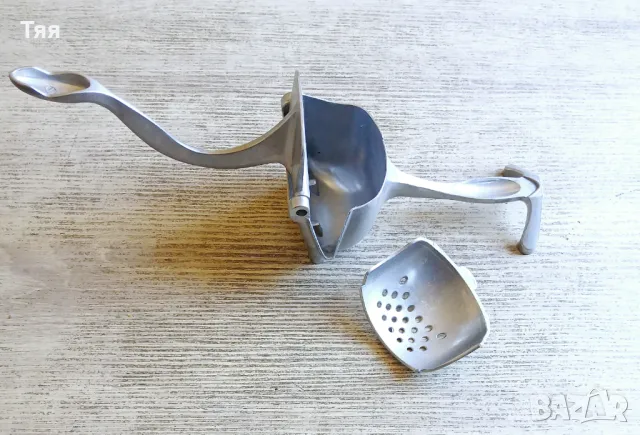 Ръчна цитрос преса , снимка 3 - Сокоизстисквачки и цитрус преси - 49918096