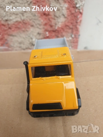 много колички в различни мащаби и материали , снимка 11 - Коли, камиони, мотори, писти - 53887614