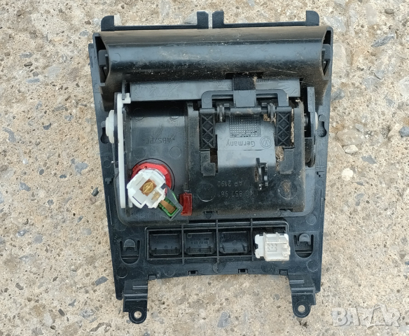 VW Golf- конзола 1K0857961, бутон ESP- 1K0927117A, пепелник 1K0857335, снимка 4 - Аксесоари и консумативи - 44529893