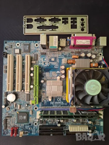 Gigabyte GA-8S661FXM-RZ + Celeron D 320 + DDR RAM