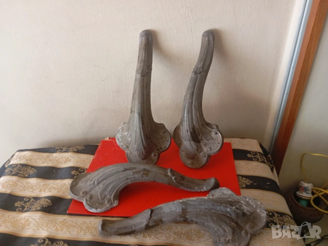 Комплект четири крачета,обков