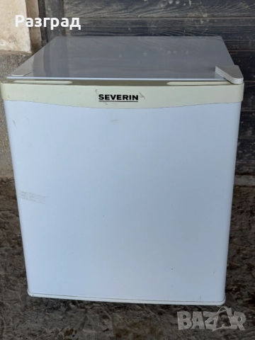 Малък вертикален фризер