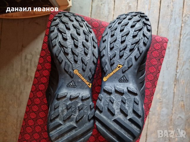 Високачесвени маратонки Adidas terex 44 номер , снимка 5 - Спортни обувки - 37223897