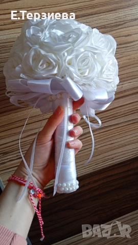 Булченски букет от бели сатенени рози
