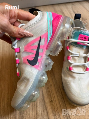 Оригинални Дамски маратонки Nike Air VaporMax 2019 ! 38,5 н, снимка 5 - Маратонки - 38484695