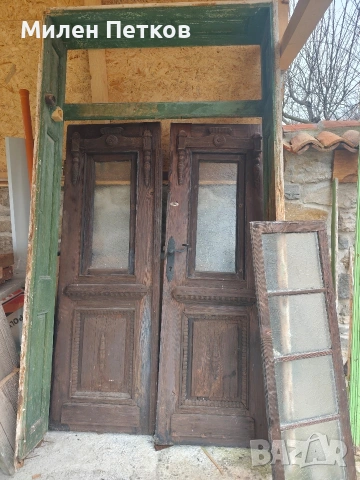 Стара автентична дървена врата