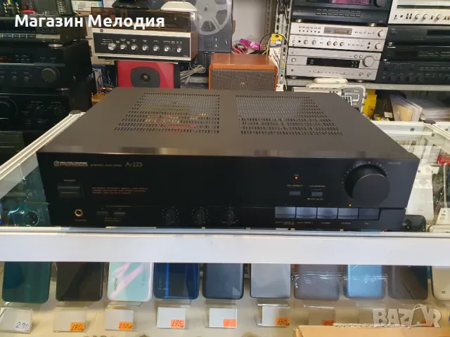 Усилвател Pioneer A-223 В отлично техническо и визуално състояние., снимка 2 - Ресийвъри, усилватели, смесителни пултове - 48414107