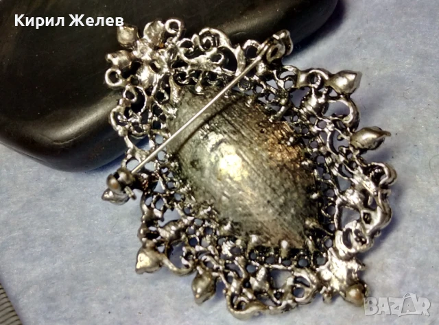 ЕФЕКТНА КРИСТАЛНА ФИЛИГРАНЕН СТИЛ СРЕБРИСТА РЕТРО АРТ БРОШКА 41602, снимка 3 - Други - 51280223