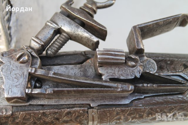 Европейска кремъчна пушка 1666 година, снимка 6 - Антикварни и старинни предмети - 42435377
