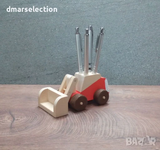 Малък декоративен дървен багер-моливник DMAR 136E