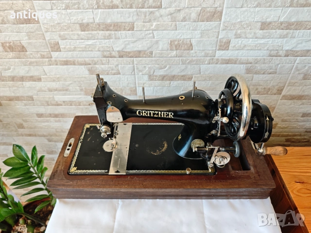 Ръчна шевна машина - GRITZNER - 1920" година - Germany, снимка 2 - Антикварни и старинни предмети - 54353998
